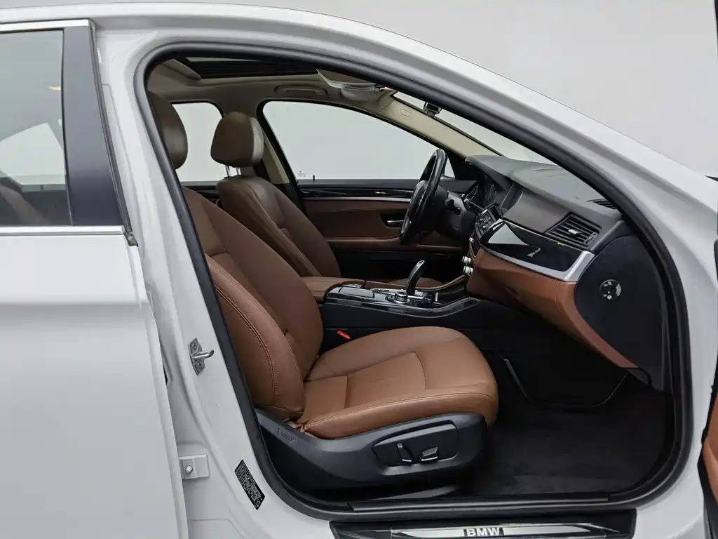 BMW 5 Series — миниатюра 23