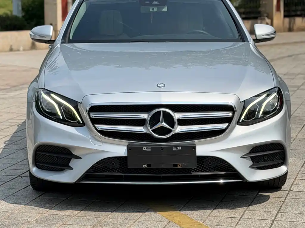 Mercedes-Benz E-Class — миниатюра 2