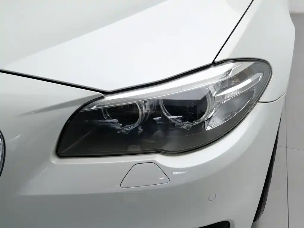 BMW 5 Series — миниатюра 7