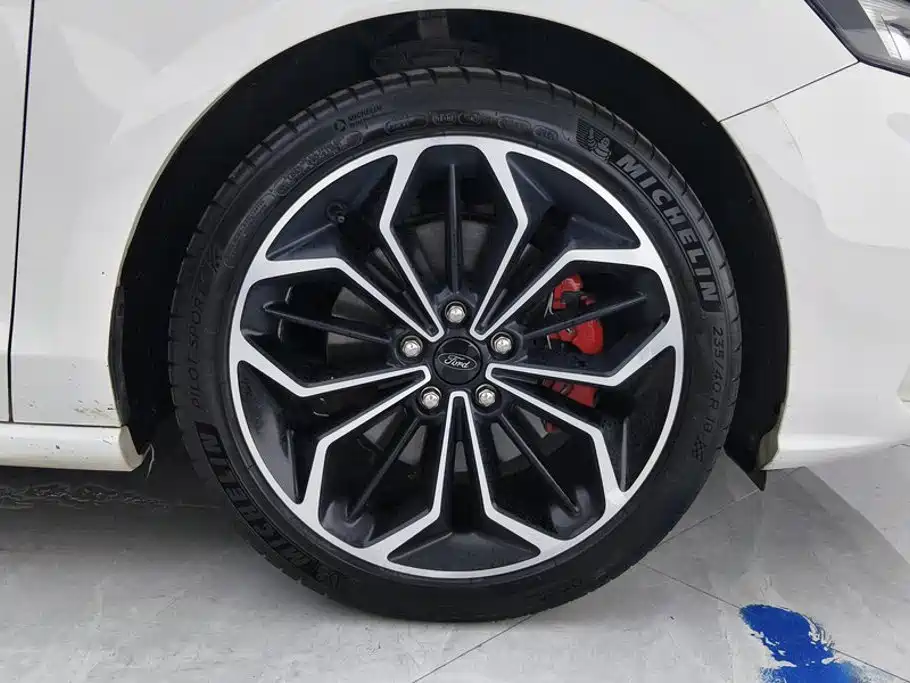 Ford Focus — миниатюра 6