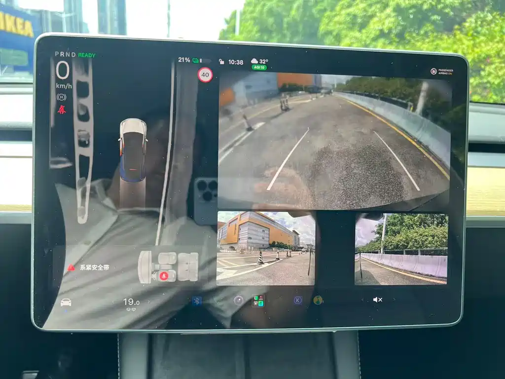 Tesla Model Y — миниатюра 12