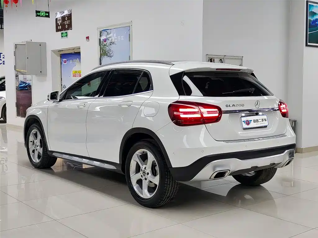 MERCEDES-BENZ GLA
