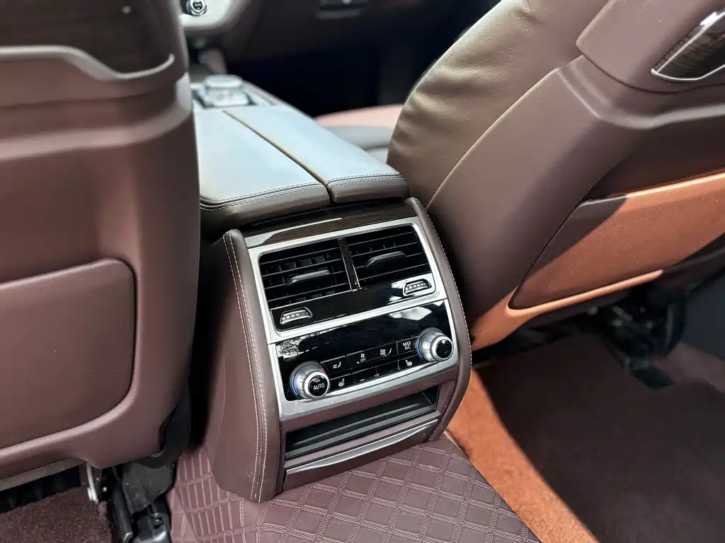 BMW 7 Series — миниатюра 21