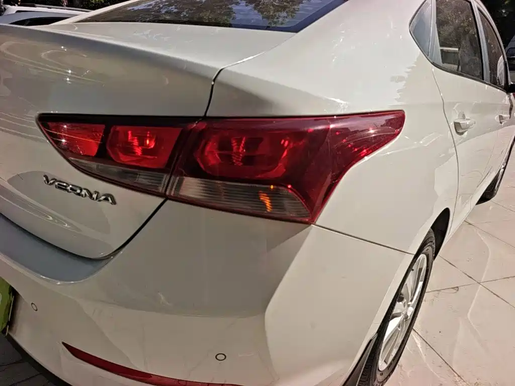 Hyundai Verna — миниатюра 8