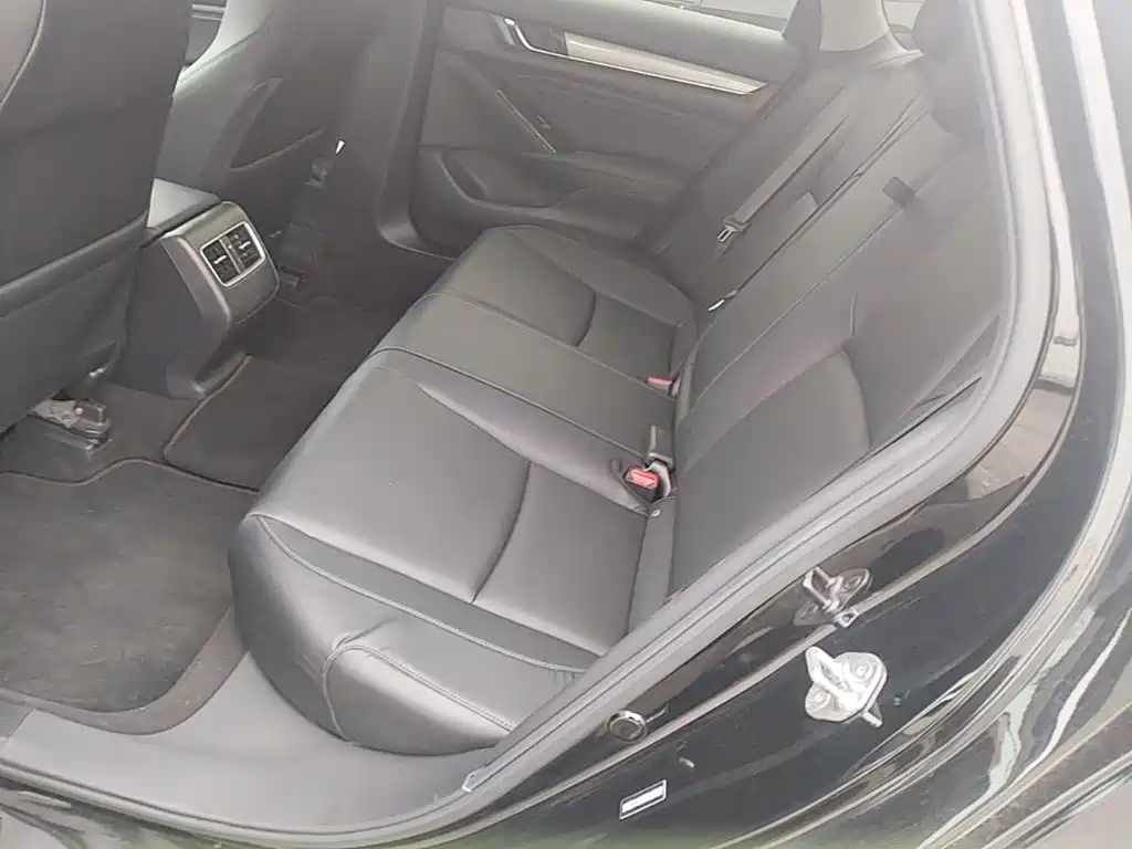 Honda Accord — миниатюра 17