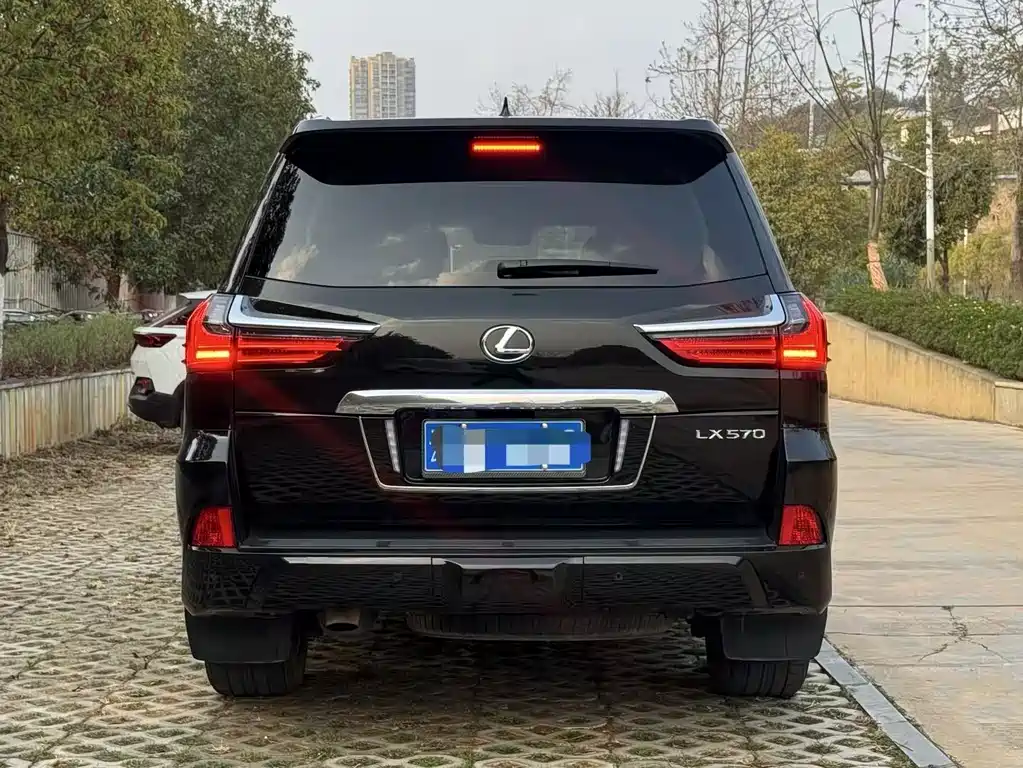 LEXUS LX