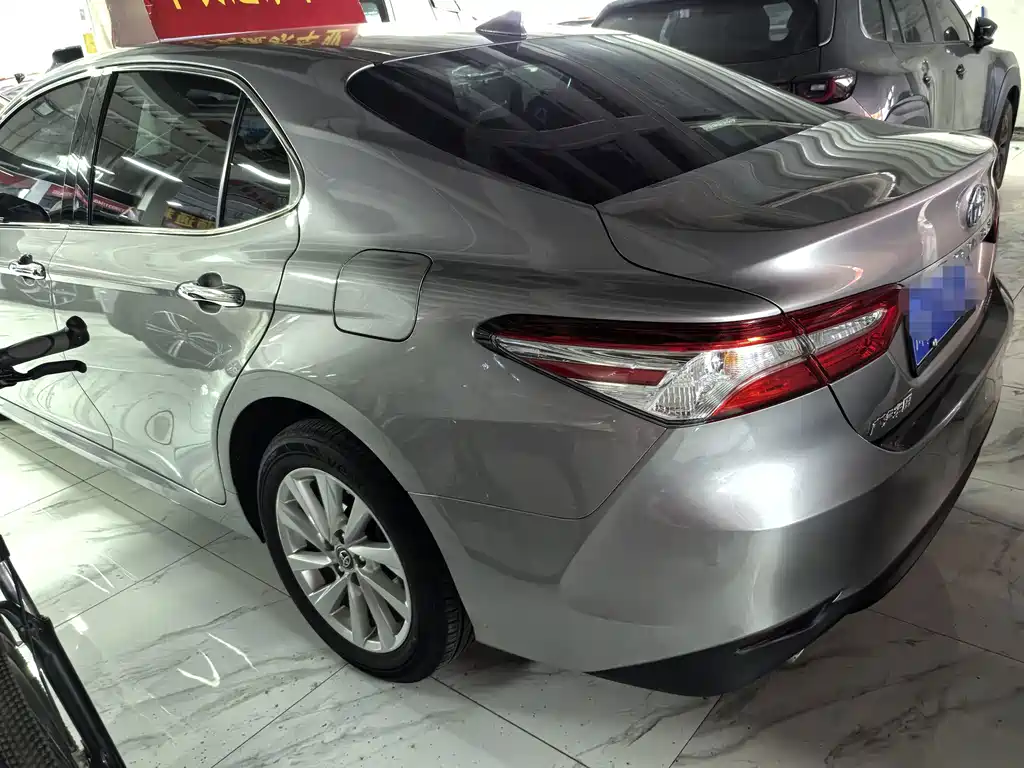Toyota Camry — миниатюра 3