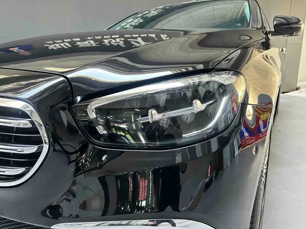 Mercedes-Benz E-Class — миниатюра 2