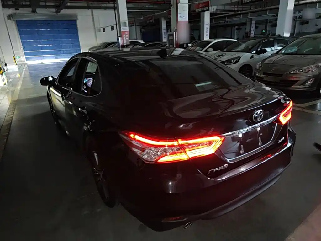 Toyota Camry — миниатюра 5