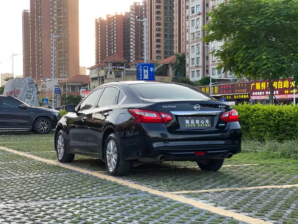 NISSAN TEANA