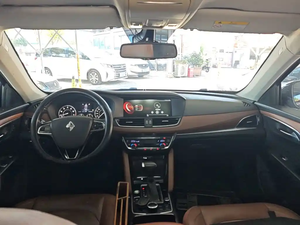 Borgward BX7 — миниатюра 10