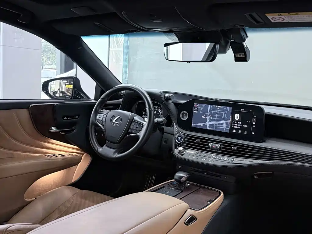 Lexus LS — миниатюра 19