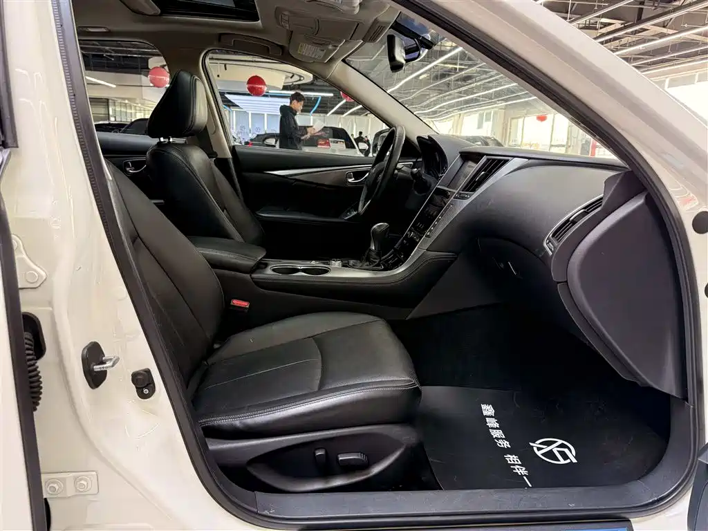 INFINITI Q50L