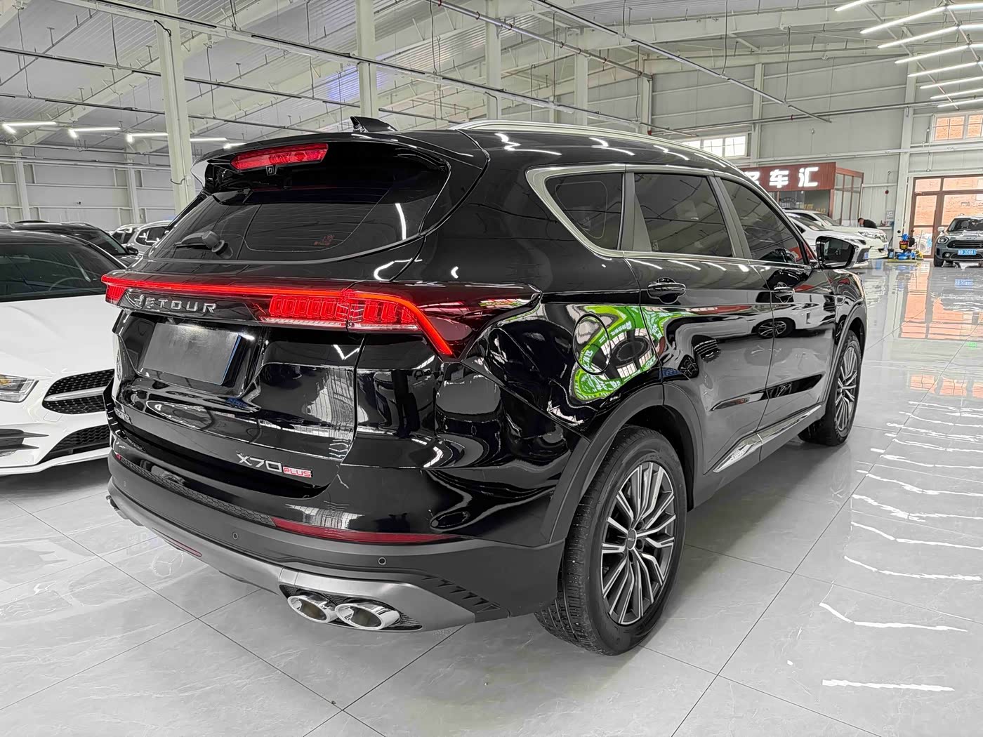 Jetour Jetour X70 PLUS 1.5 л 2023 г. Чёрный, пробег 42000 км