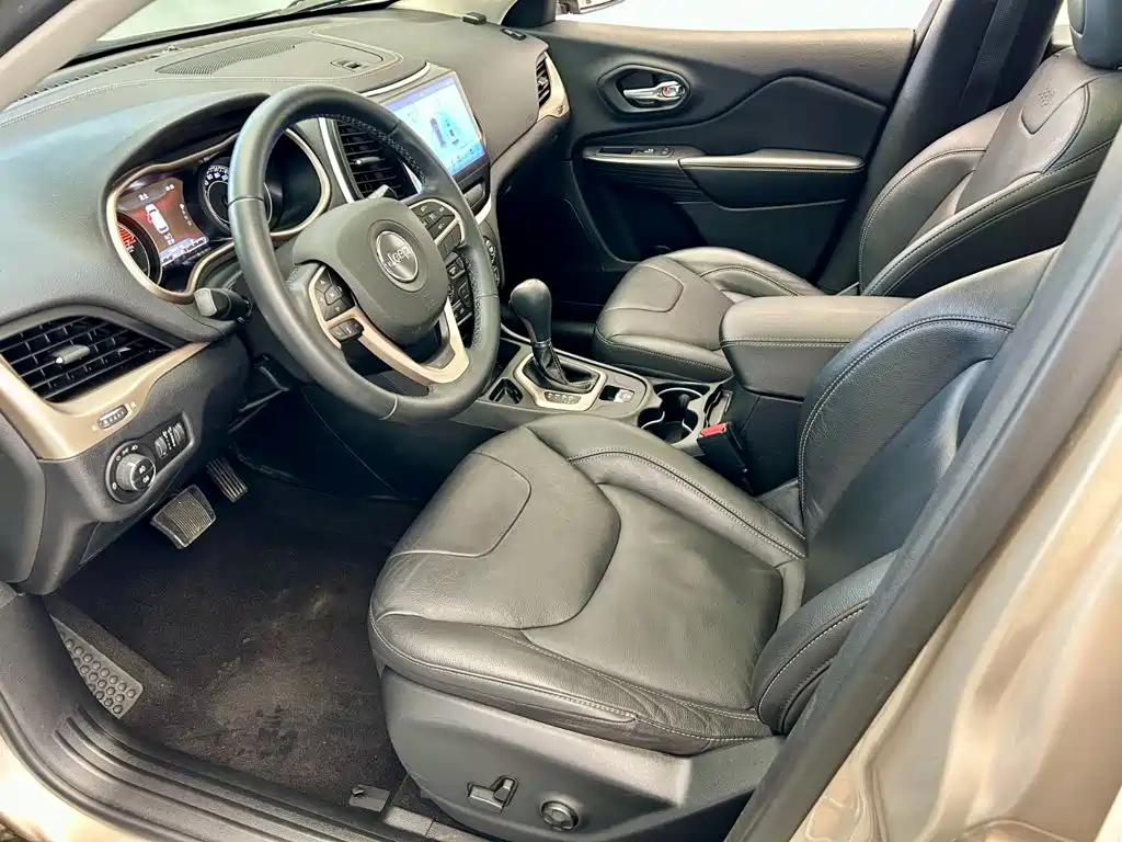 Jeep Cherokee — миниатюра 6
