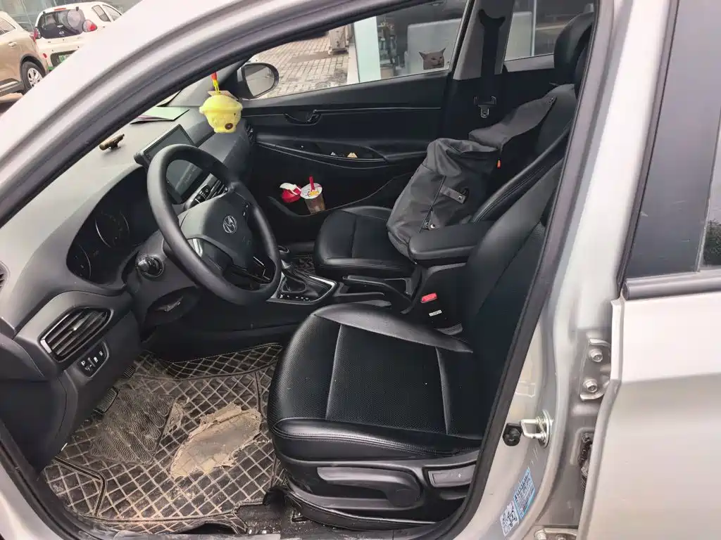 Hyundai Elantra — миниатюра 11