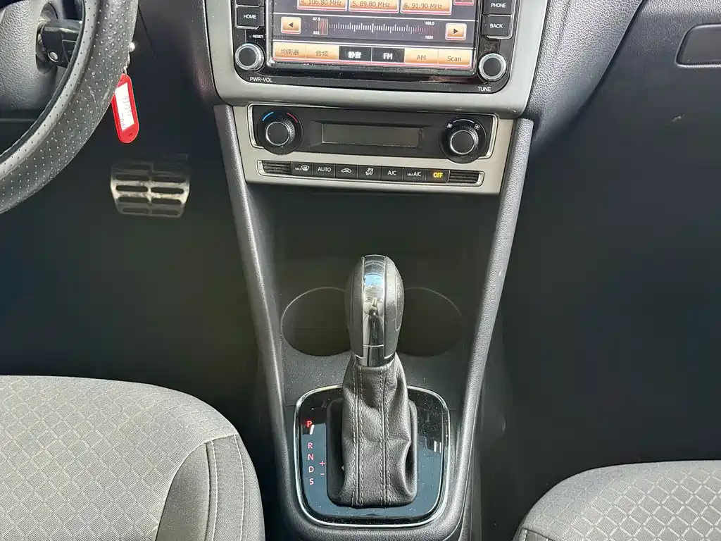 Volkswagen Polo — миниатюра 12