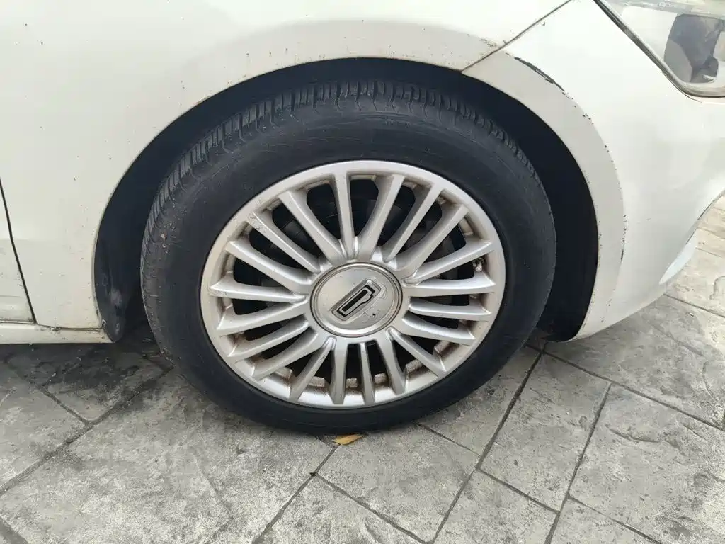 Qoros Qoros 3 — миниатюра 8
