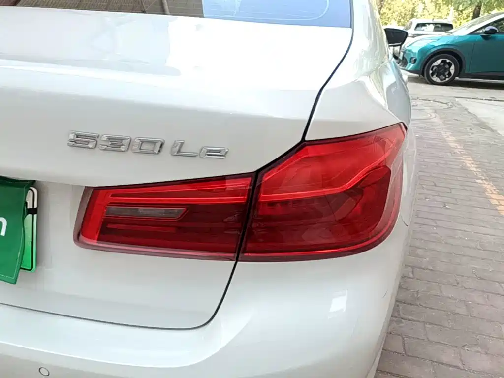 BMW 5 Series New Energy — миниатюра 8