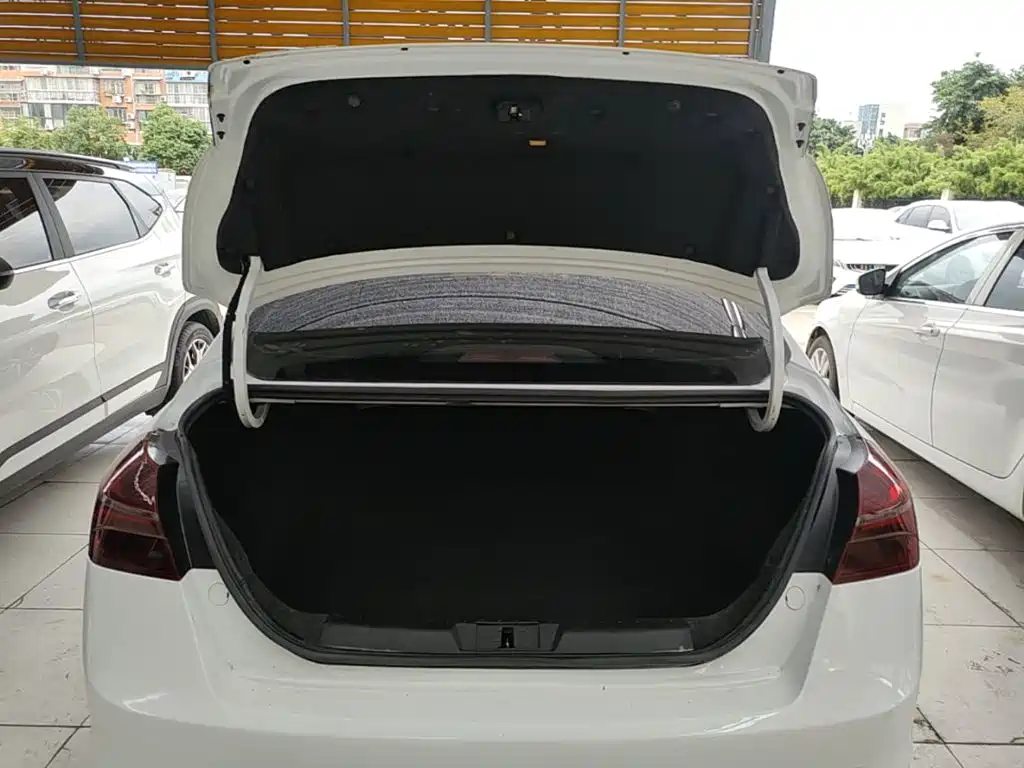 Geely Emgrand — миниатюра 19