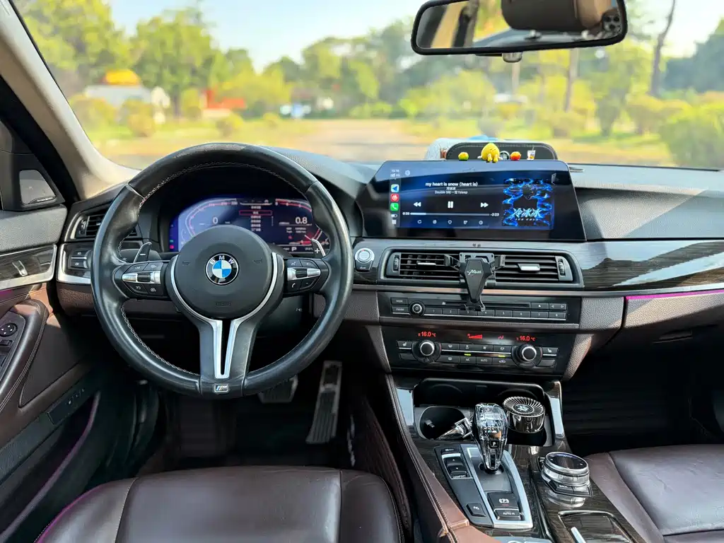 BMW 5 Series — миниатюра 11