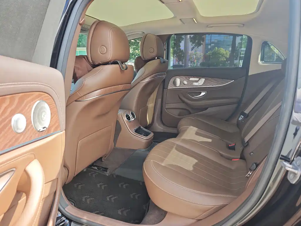Mercedes-Benz E-Class — миниатюра 7