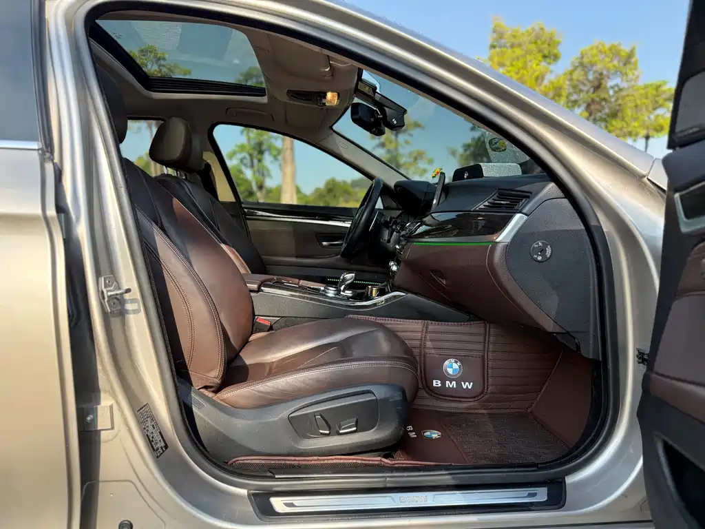 BMW 5 Series — миниатюра 17