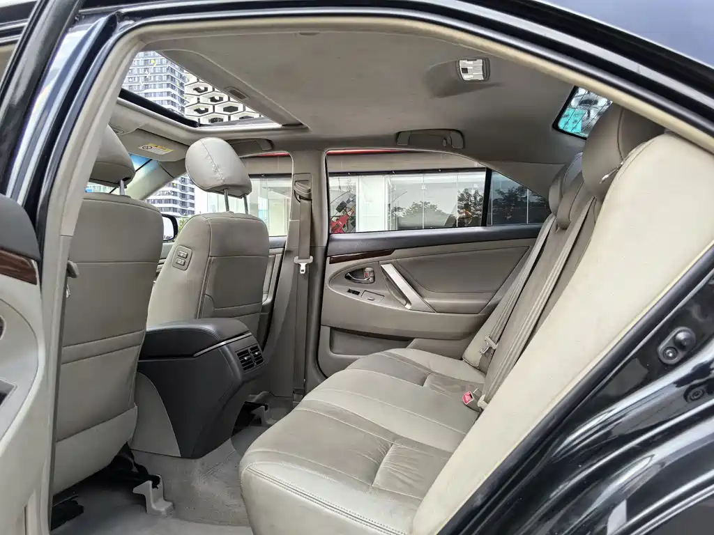 Toyota Camry — миниатюра 8
