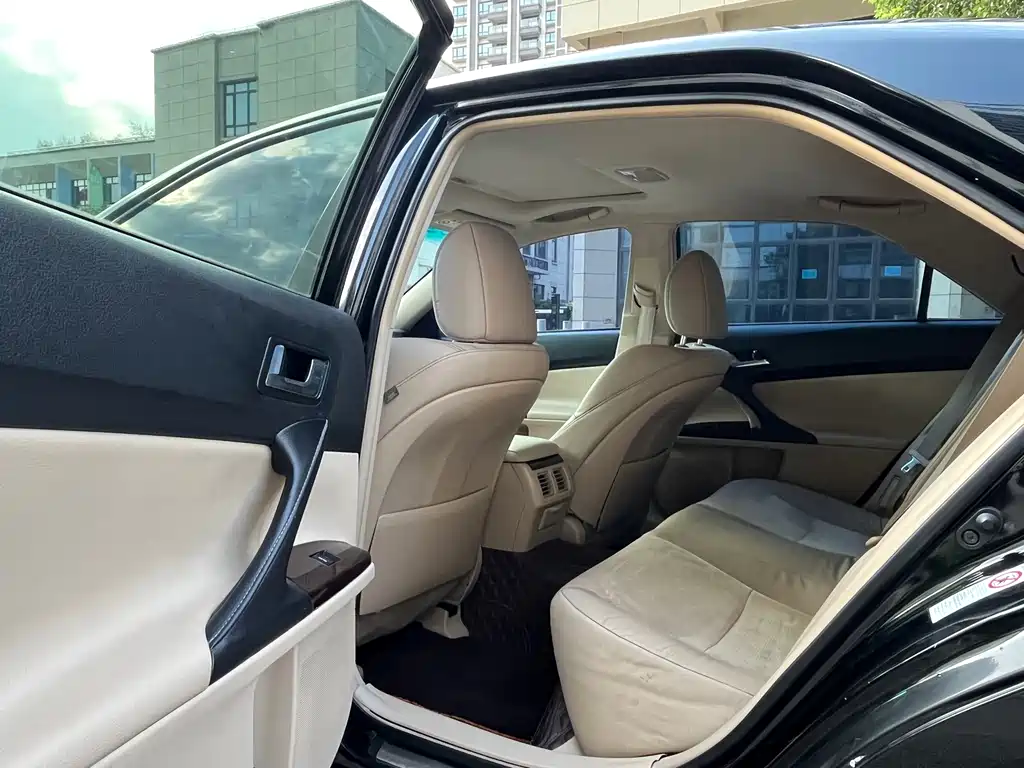 Toyota Reiz — миниатюра 9