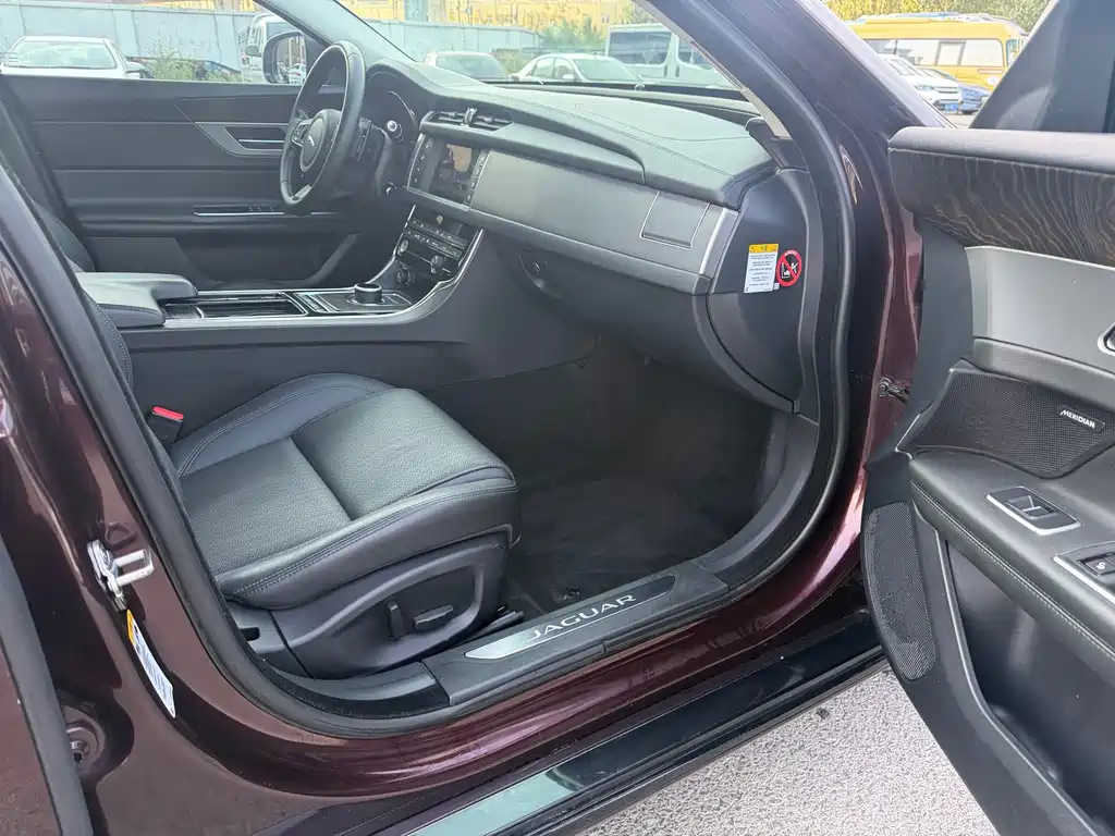 Jaguar XFL — миниатюра 13