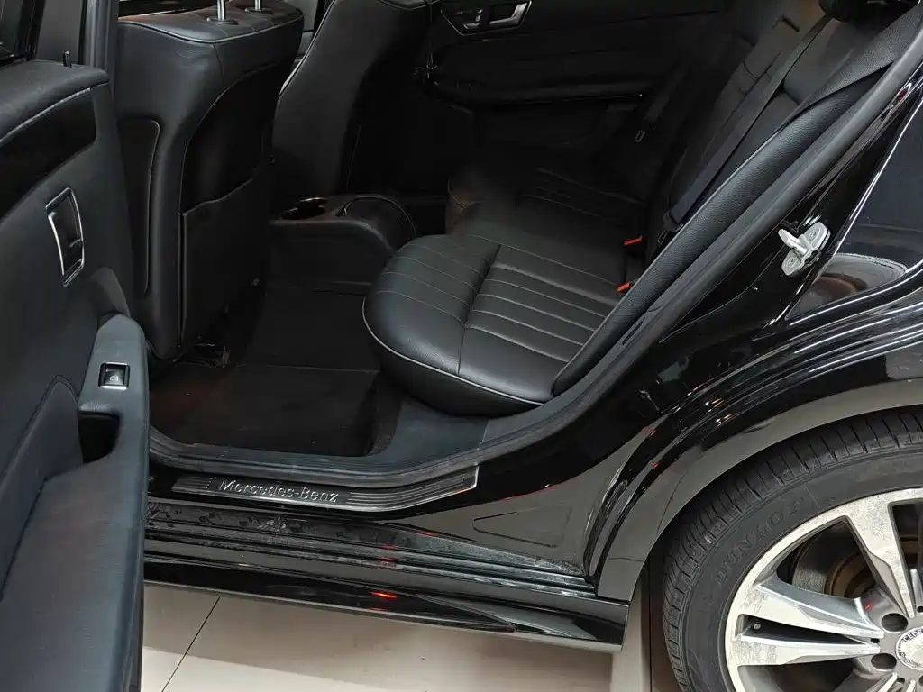 Mercedes-Benz E-Class — миниатюра 9