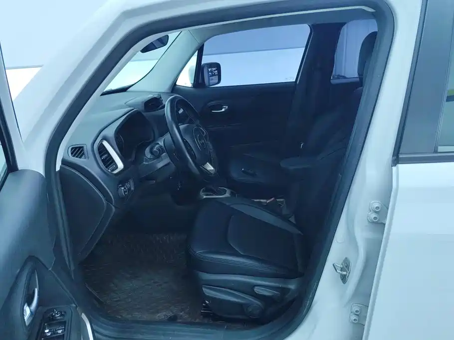Jeep Renegade — миниатюра 9