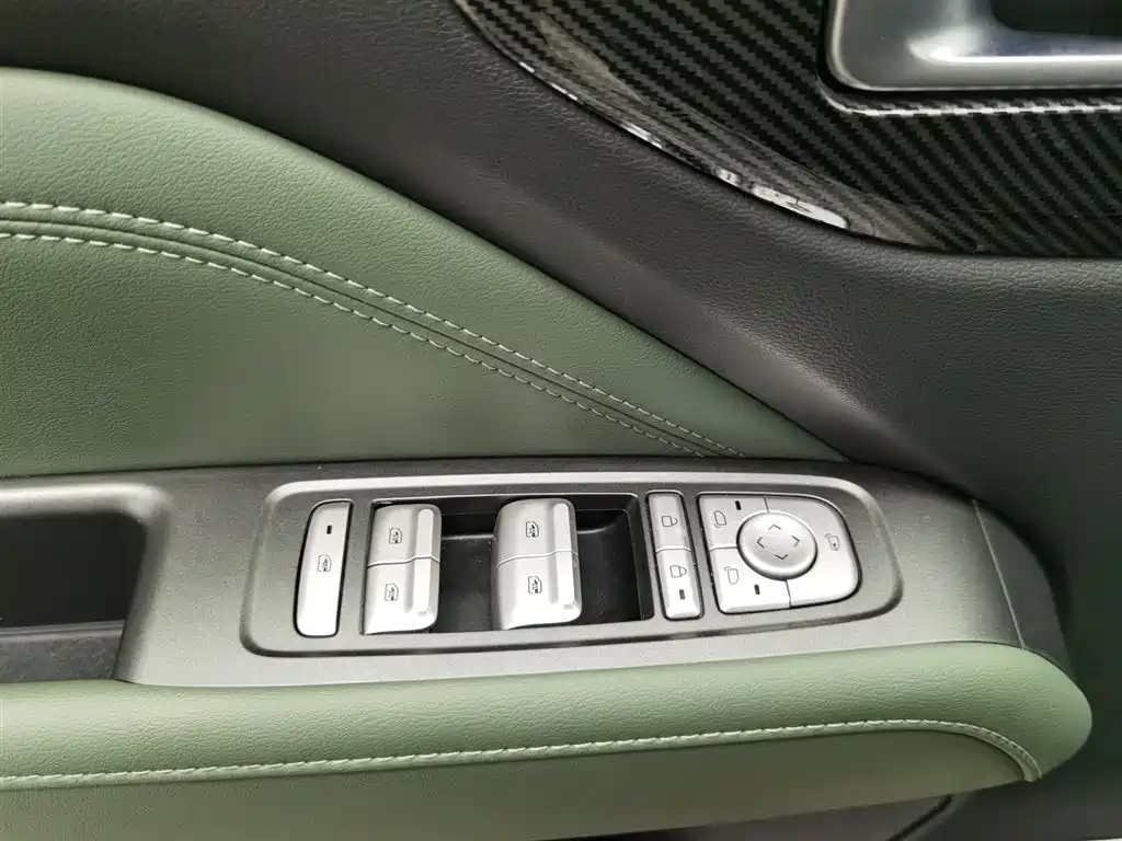 BAOJUN YUE ALSO PLUS