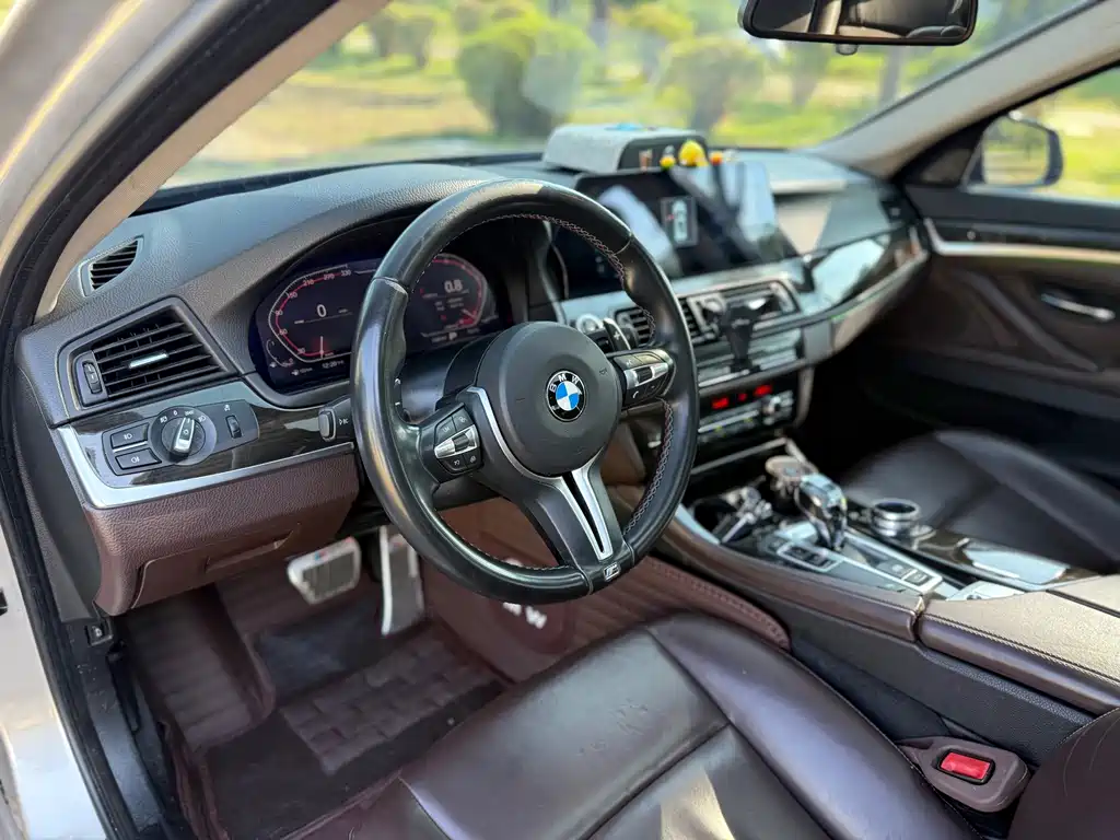 BMW 5 Series — миниатюра 9