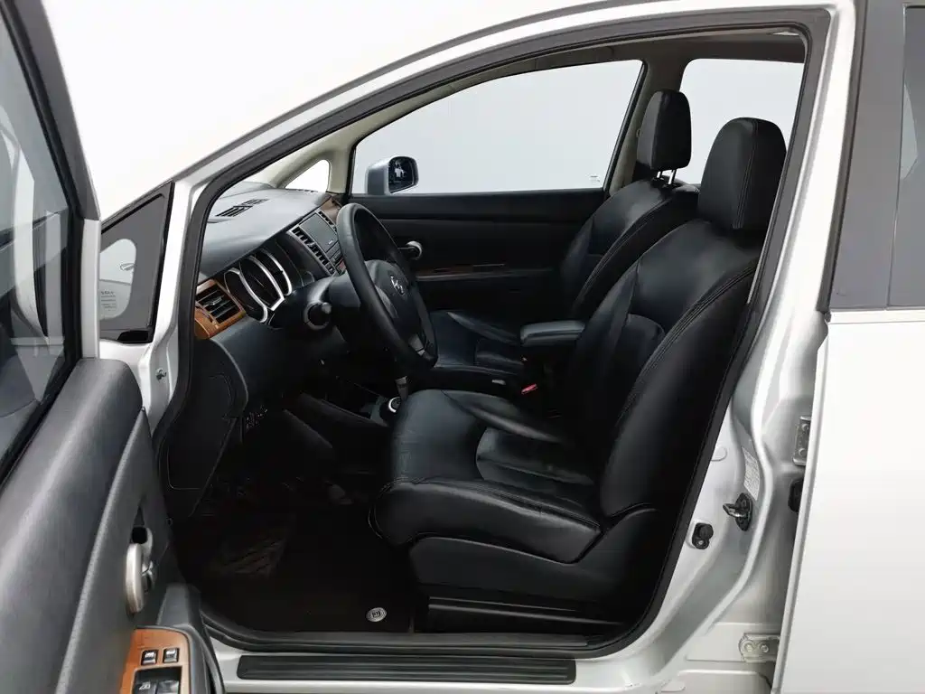 Nissan Tiida — миниатюра 10