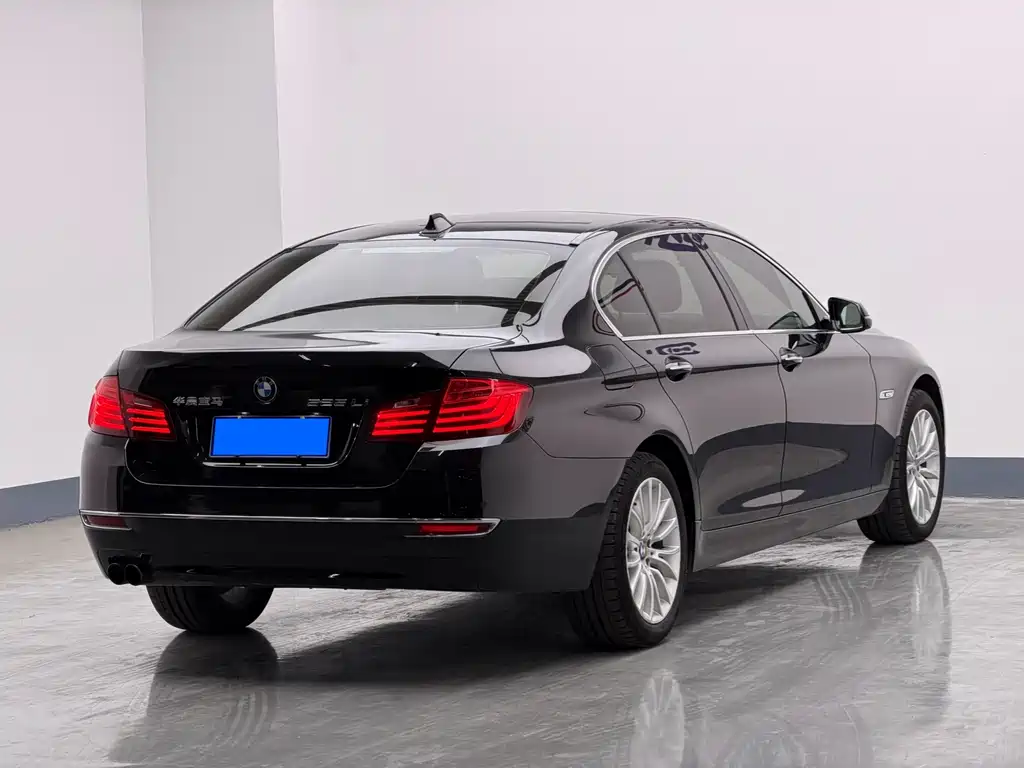 BMW 5 Series — миниатюра 4