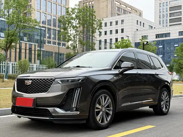 CADILLAC  XT6