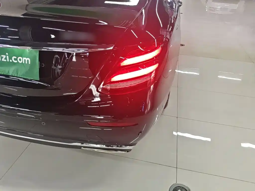 Mercedes-Benz E-Class — миниатюра 8
