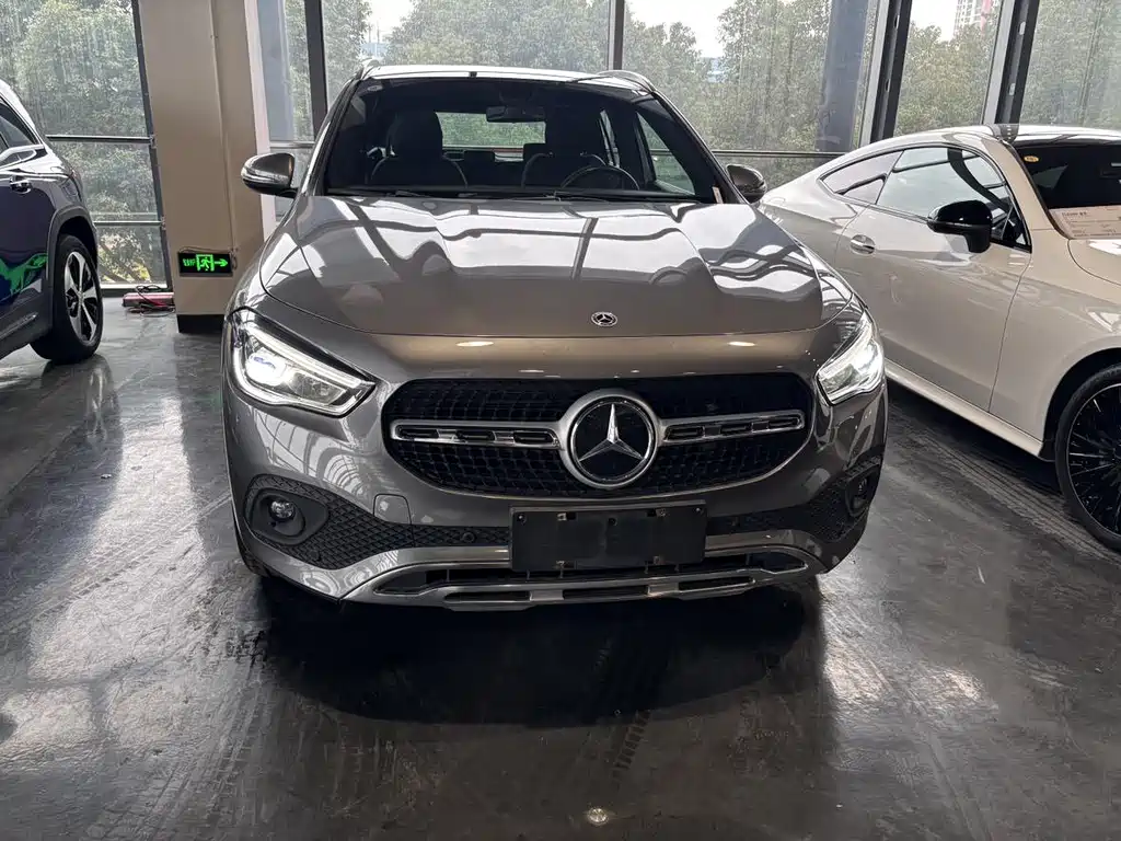 MERCEDES-BENZ GLA