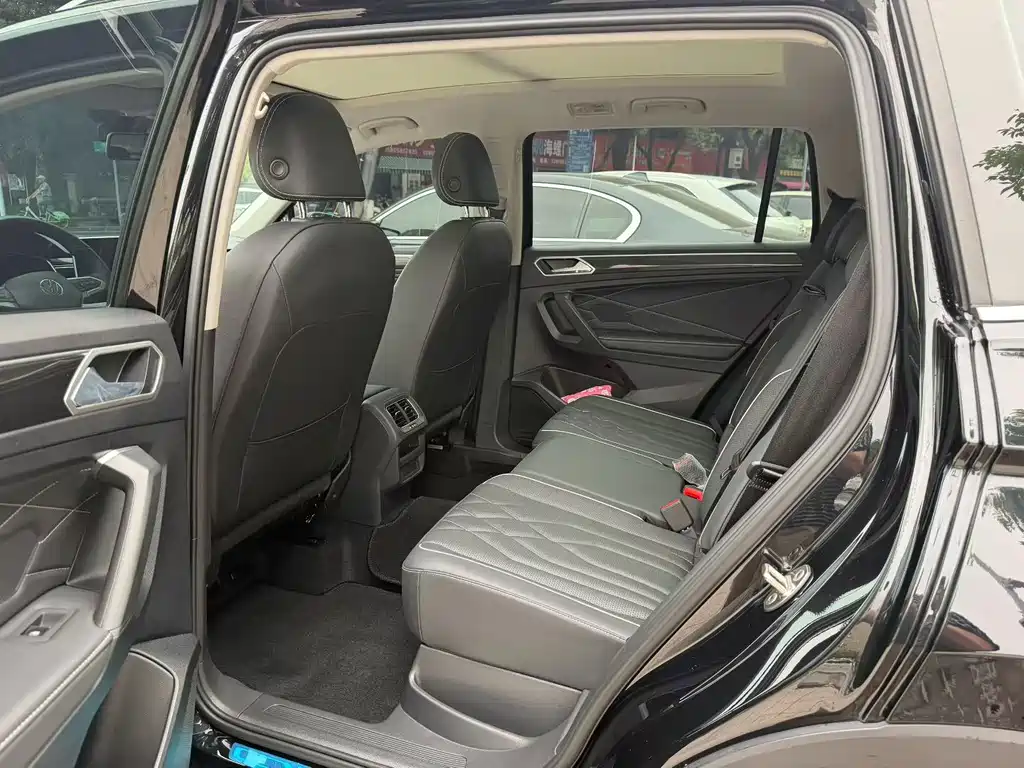 Volkswagen Tiguan L — миниатюра 5