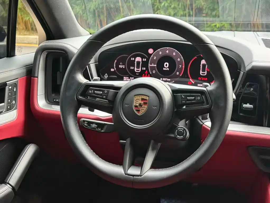 Porsche Cayenne — миниатюра 13