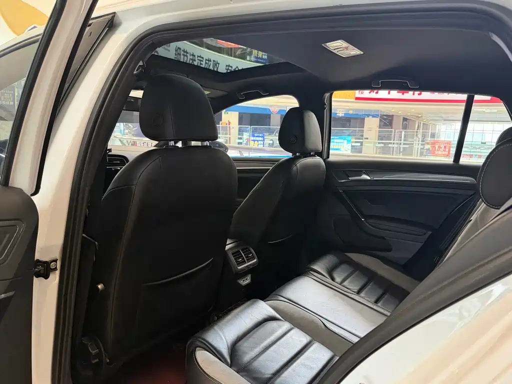 Volkswagen Golf — миниатюра 6