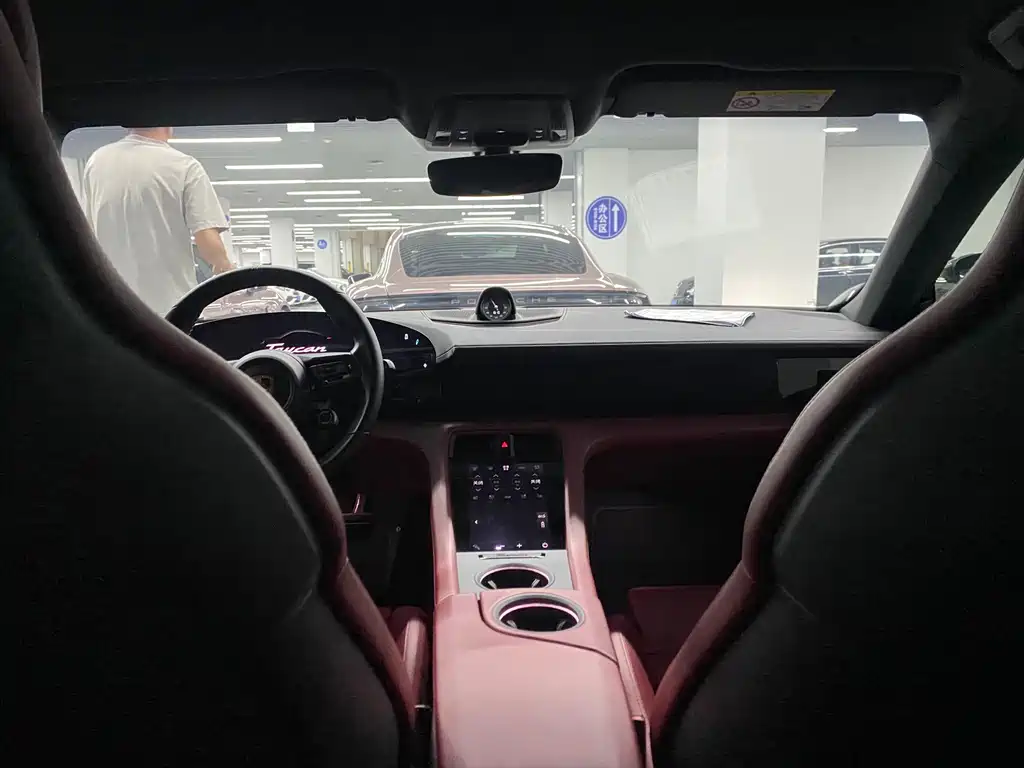 Porsche Taycan — миниатюра 6