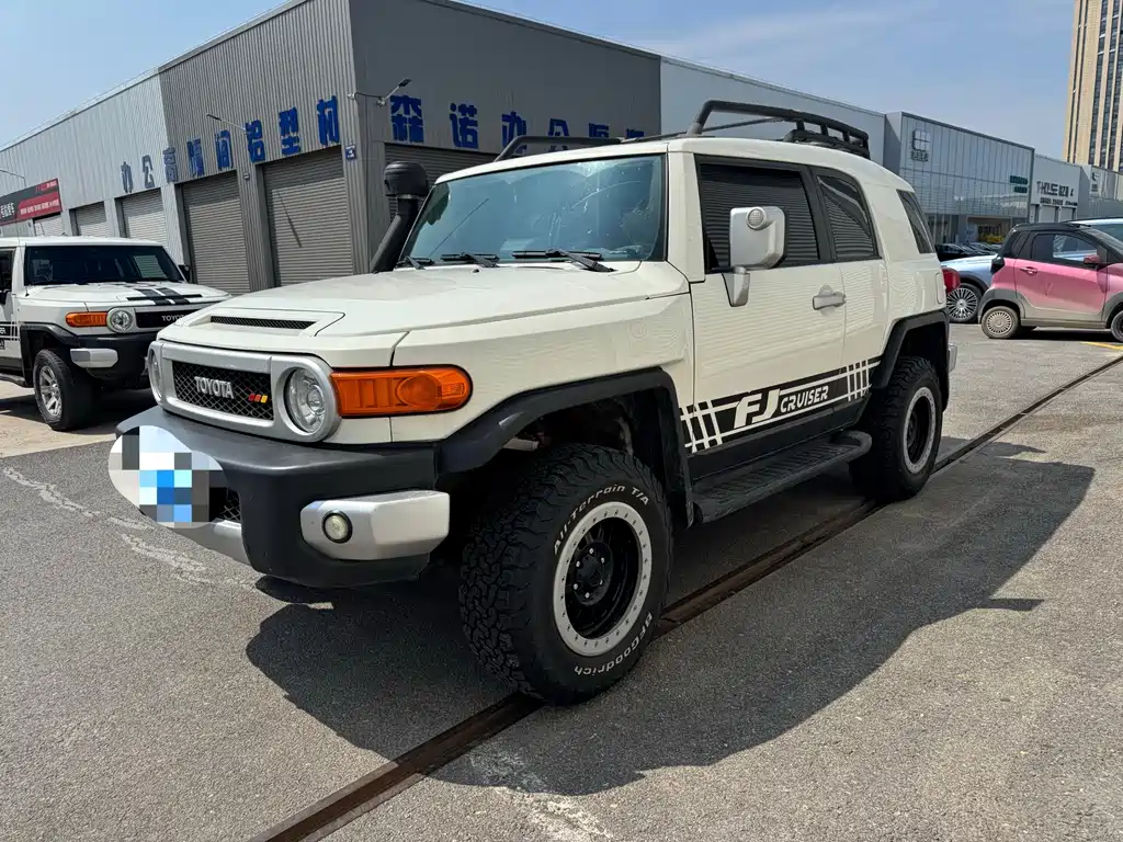Toyota FJ Cruiser — миниатюра 2