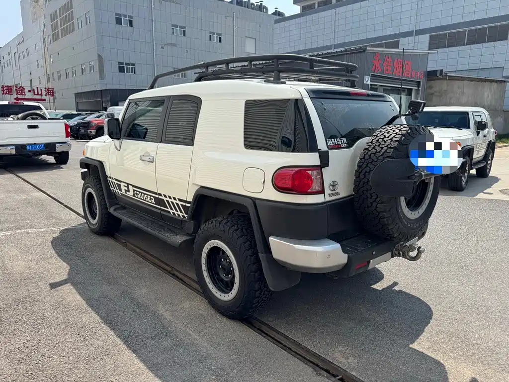 Toyota FJ Cruiser — миниатюра 4
