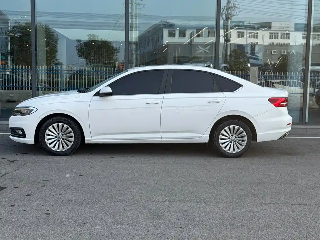 Volkswagen Lavida — миниатюра 3