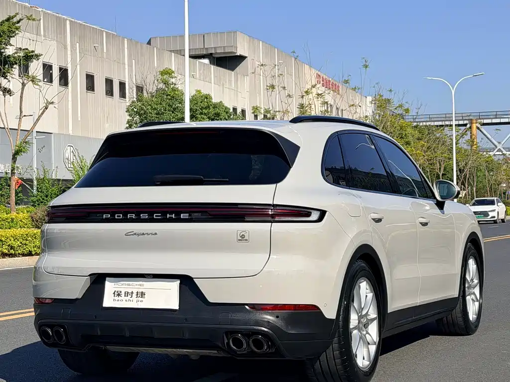 Porsche Cayenne — миниатюра 12