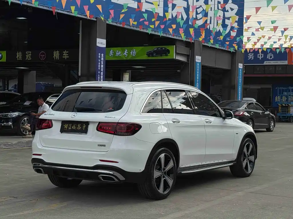 MERCEDES-BENZ GLC