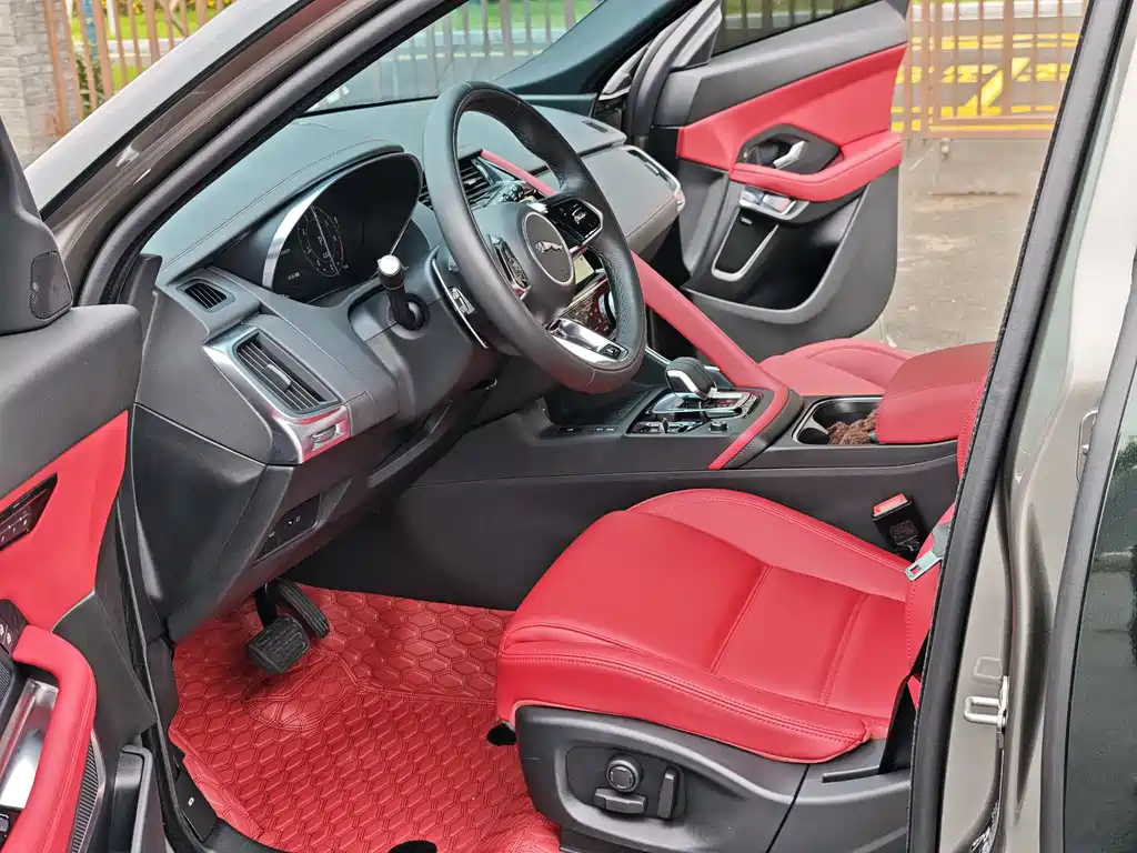 Jaguar E-PACE — миниатюра 13