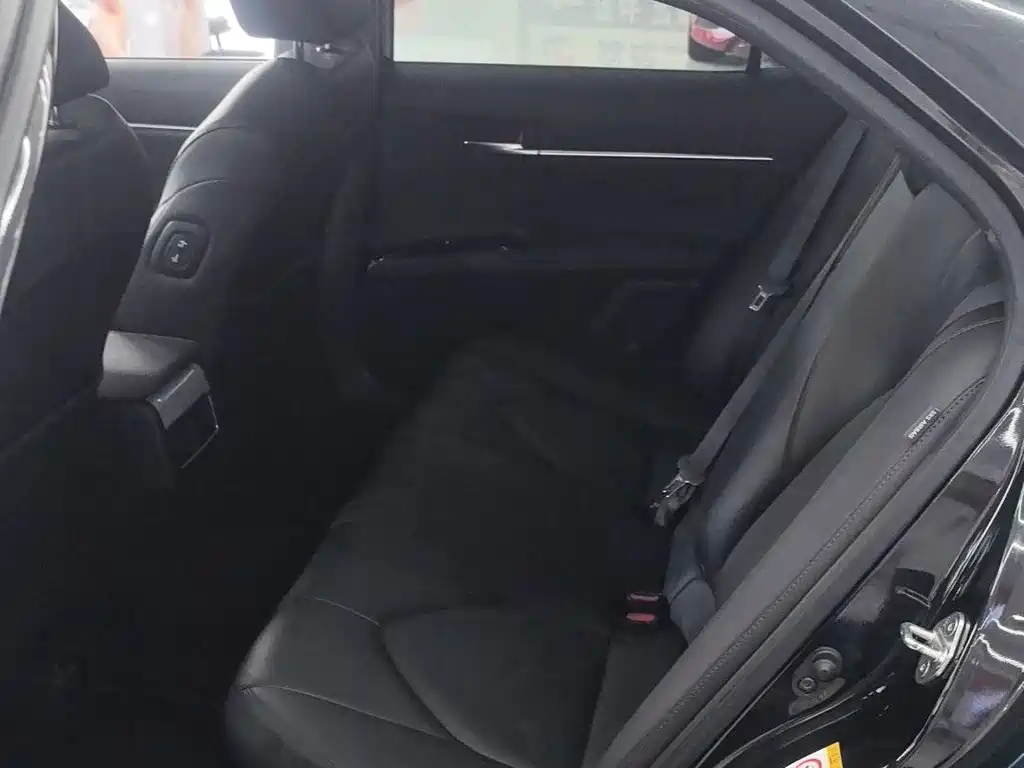 Toyota Camry — миниатюра 11